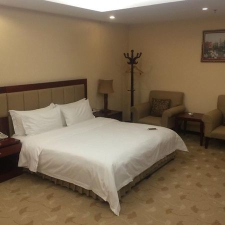 Phoenix Hotel Guangyuan Bagian luar foto