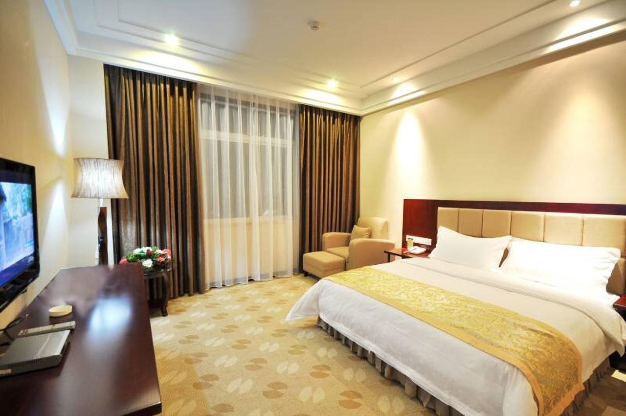 Phoenix Hotel Guangyuan Bagian luar foto